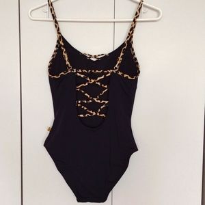 🌸BLACK AND LEOPARD PRINT ONE PIECE EUC
